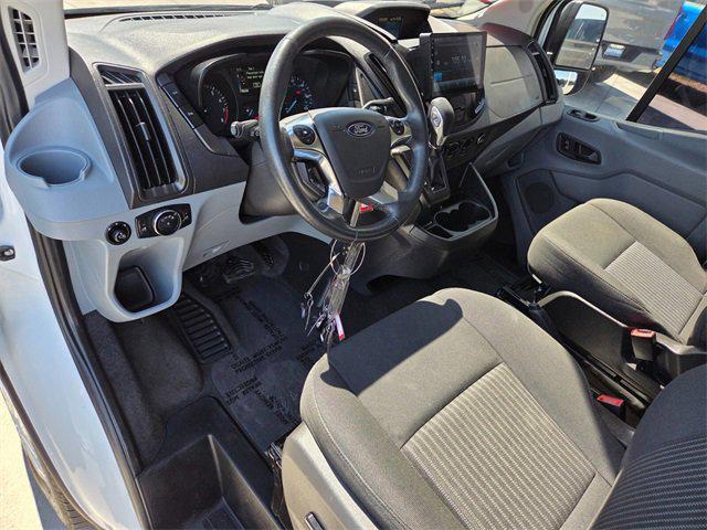 Photo of 2016 OXFORD WHITE Ford Transit-150