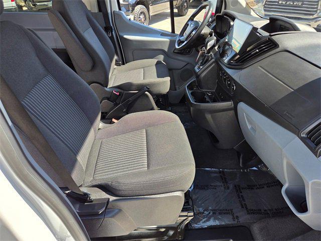 Photo of 2016 OXFORD WHITE Ford Transit-150