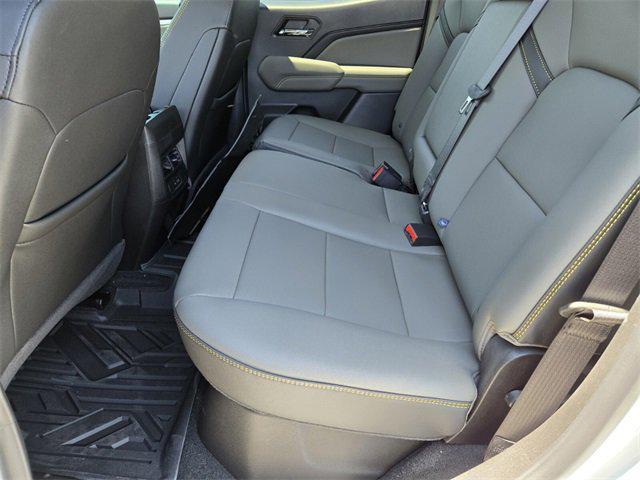 Photo of 2025 Summit White Chevrolet Colorado