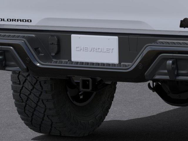 Photo of 2025 Summit White Chevrolet Colorado