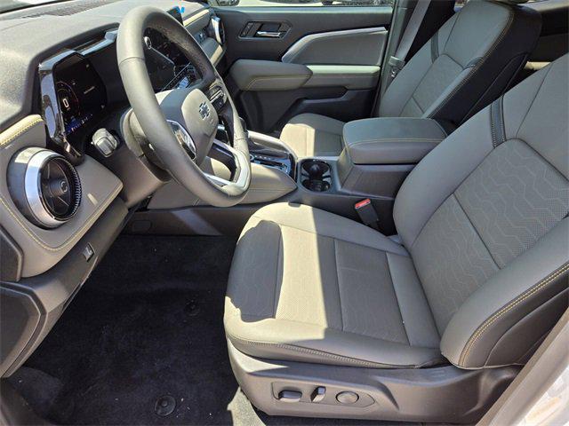 Photo of 2025 Summit White Chevrolet Colorado