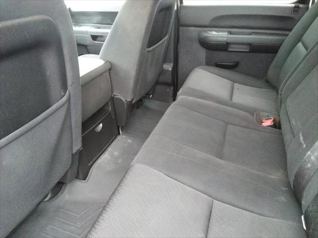 Photo of 2014 Summit White Chevrolet Silverado 2500
