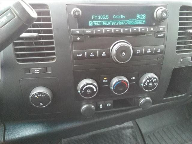 Photo of 2014 Summit White Chevrolet Silverado 2500