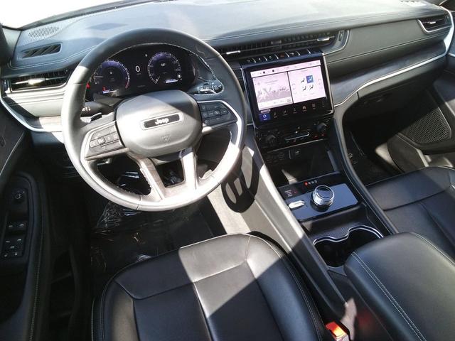 Photo of 2024 Silver Zynith Jeep Grand Cherokee