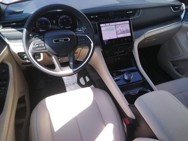 Photo of 2025 Velvet Red Pearlcoat Jeep Grand Cherokee