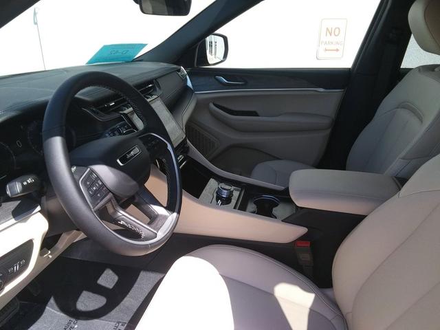 Photo of 2025 Velvet Red Pearlcoat Jeep Grand Cherokee