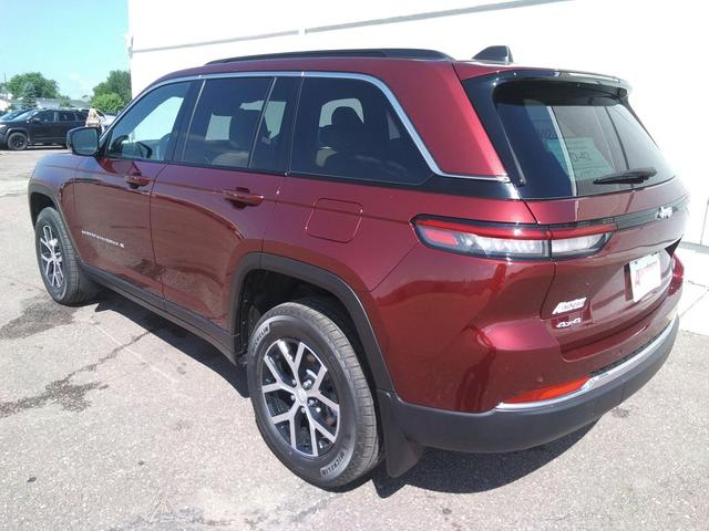 Photo of 2025 Velvet Red Pearlcoat Jeep Grand Cherokee