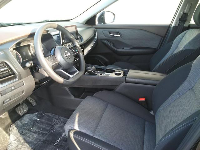 Photo of 2022 Super Black Nissan Rogue