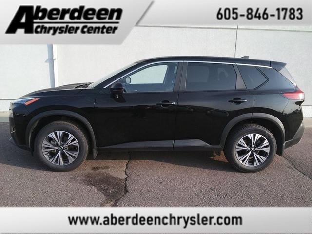 Photo of 2022 Super Black Nissan Rogue
