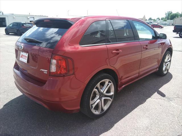 Photo of 2013 Red Ford Edge