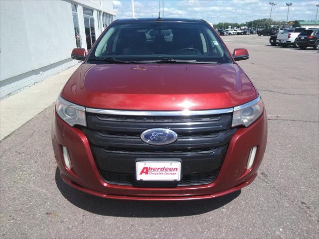 Photo of 2013 Red Ford Edge