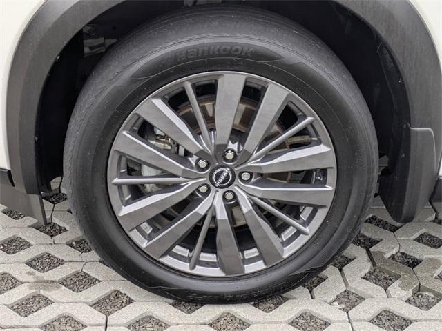 Photo of 2022 Pearl White Tricoat Nissan Pathfinder