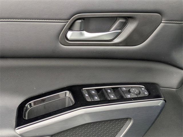 Photo of 2022 Pearl White Tricoat Nissan Pathfinder