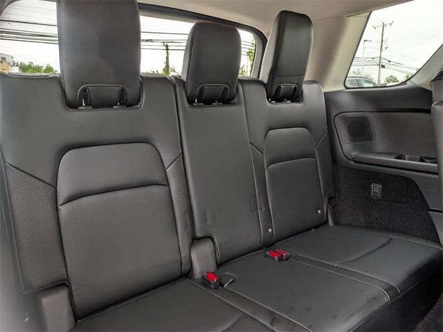 Photo of 2022 Pearl White Tricoat Nissan Pathfinder