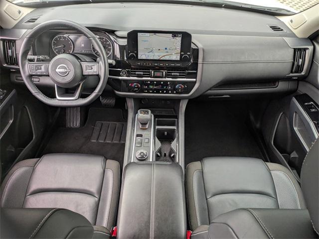 Photo of 2022 Pearl White Tricoat Nissan Pathfinder