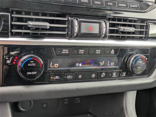 Photo of 2022 Pearl White Tricoat Nissan Pathfinder