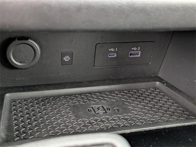 Photo of 2022 Pearl White Tricoat Nissan Pathfinder
