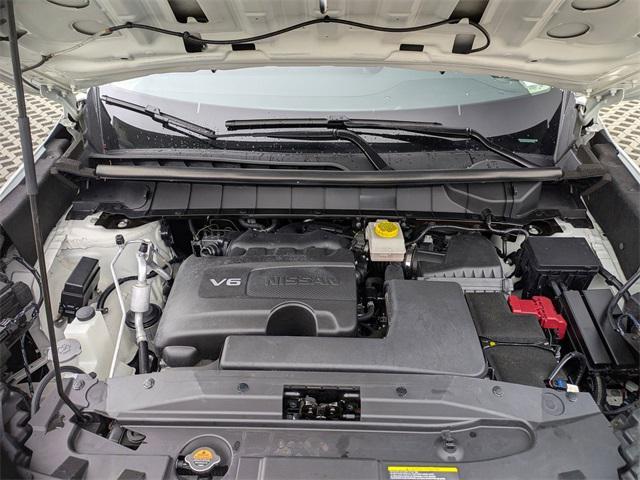 Photo of 2022 Pearl White Tricoat Nissan Pathfinder