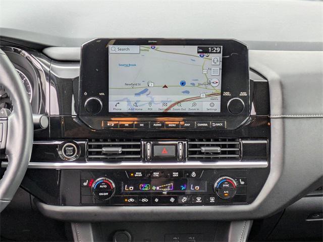 Photo of 2022 Pearl White Tricoat Nissan Pathfinder