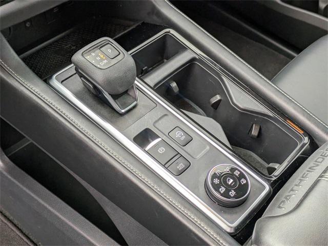 Photo of 2022 Pearl White Tricoat Nissan Pathfinder