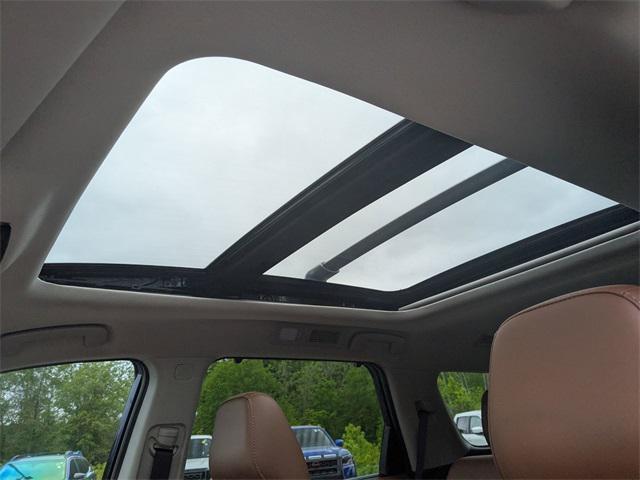 Photo of 2024 Deep Ocean Blue Pearl Nissan Pathfinder