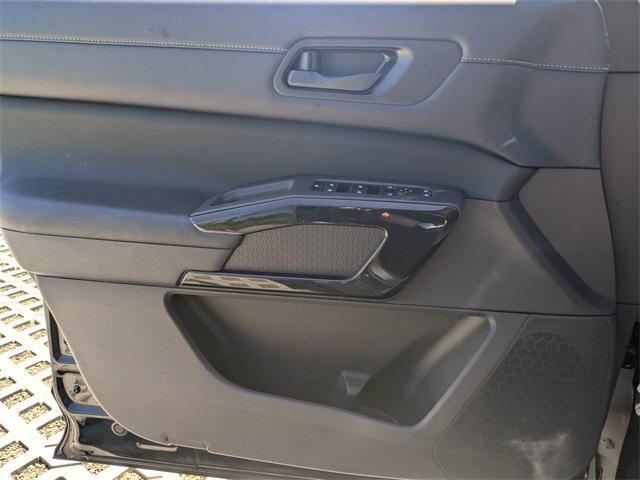 Photo of 2024 Super Black Nissan Pathfinder