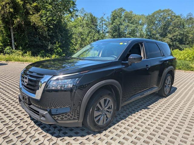 Photo of 2024 Super Black Nissan Pathfinder