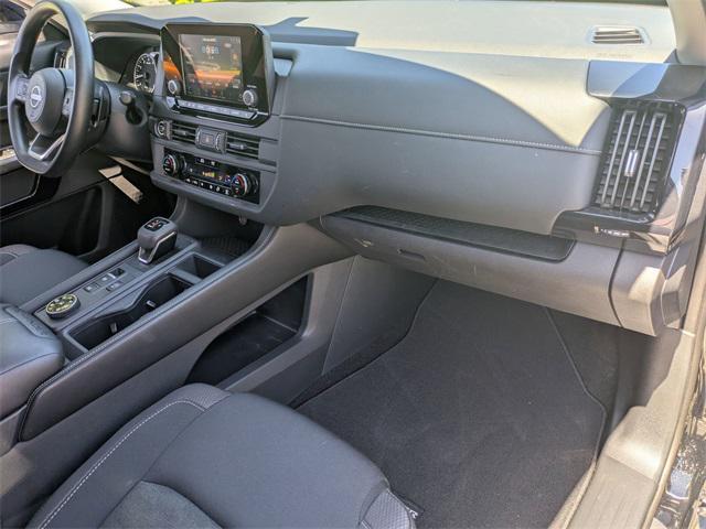 Photo of 2024 Super Black Nissan Pathfinder