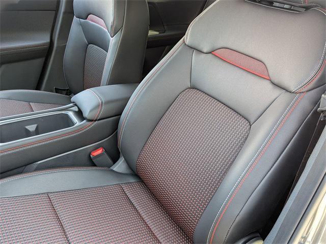 Photo of 2025 Gun Metallic/Super Black Nissan Kicks