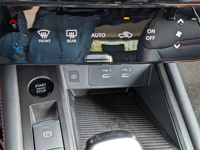 Photo of 2025 Gun Metallic/Super Black Nissan Kicks
