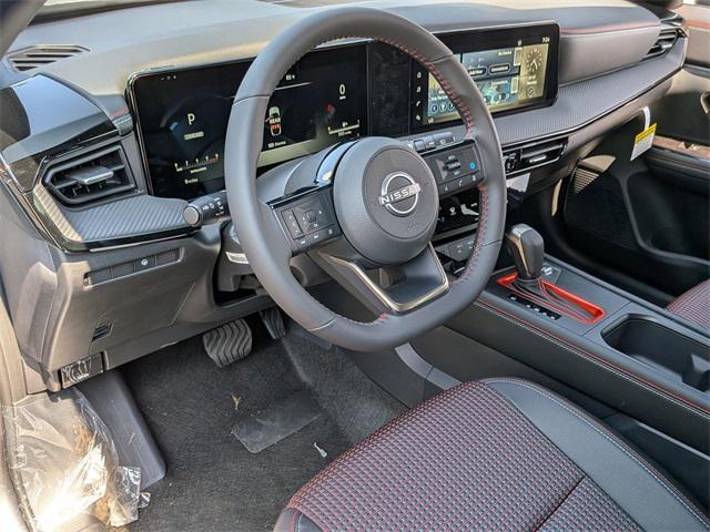 Photo of 2025 Gun Metallic/Super Black Nissan Kicks