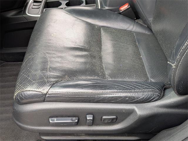 Photo of 2016 Crystal Black Pearl Honda CR-V