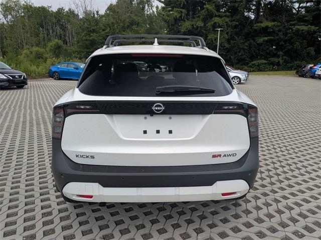 Photo of 2025 Aspen White Tricoat Nissan Kicks