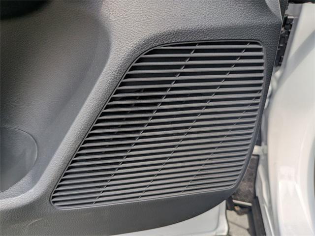 Photo of 2025 Aspen White Tricoat Nissan Kicks