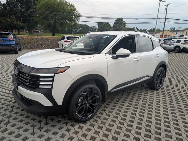 Photo of 2025 Aspen White Tricoat Nissan Kicks