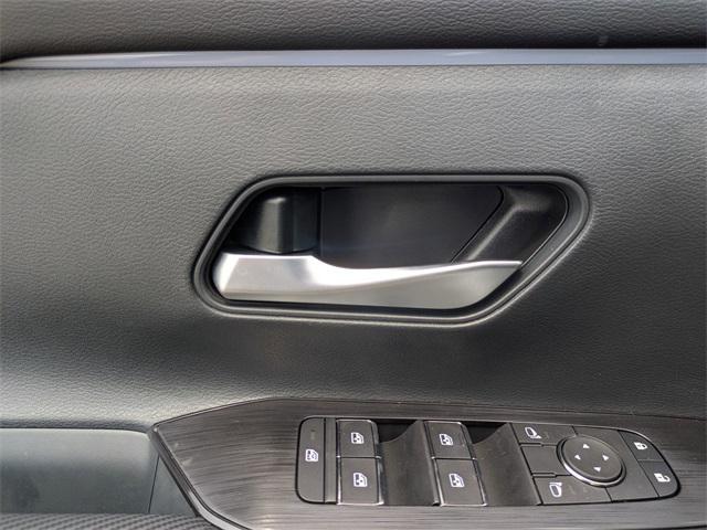 Photo of 2025 Aspen White Tricoat Nissan Kicks