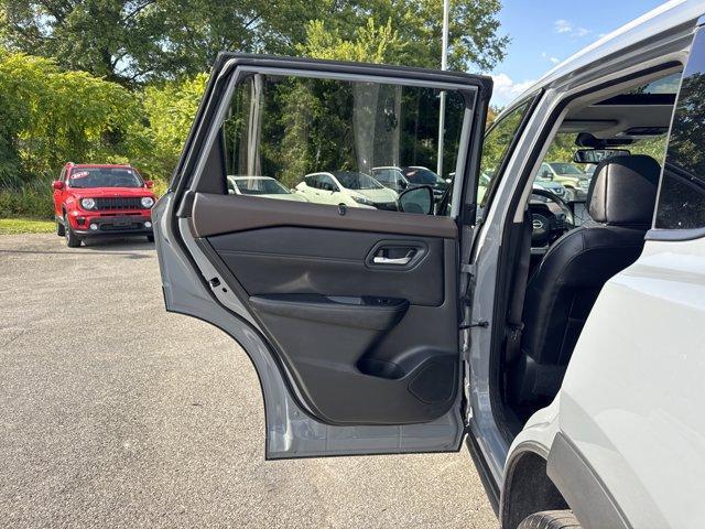 Photo of 2022 Boulder Gray Nissan Rogue