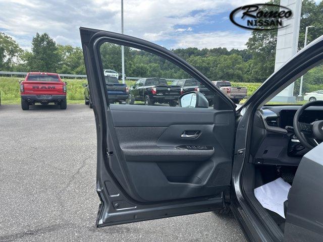 Photo of 2025 Gun Metallic Nissan Kicks