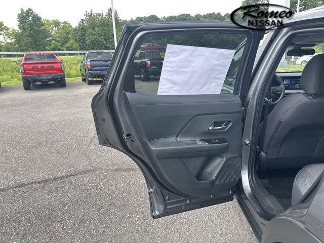 Photo of 2025 Gun Metallic Nissan Kicks