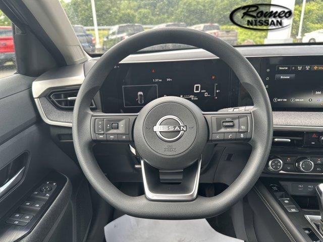Photo of 2025 Gun Metallic Nissan Kicks