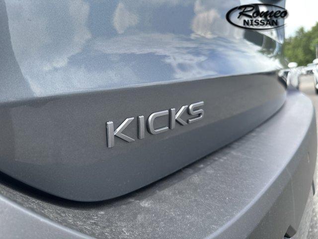 Photo of 2025 Gun Metallic Nissan Kicks