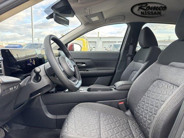 Photo of 2025 2t Gun Red Roof Nissan Kicks