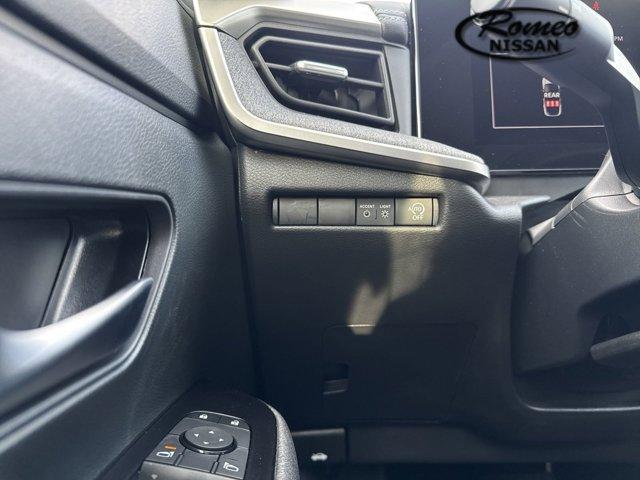 Photo of 2025 2t Gun Red Roof Nissan Kicks