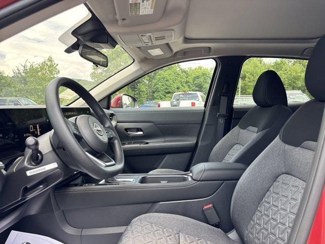 Photo of 2025 Scarlet Ember T Nissan Kicks