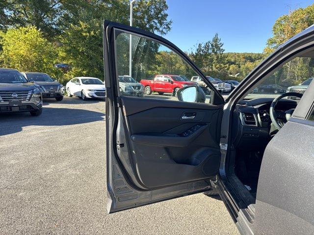 Photo of 2023 Gun Metallic Nissan Rogue