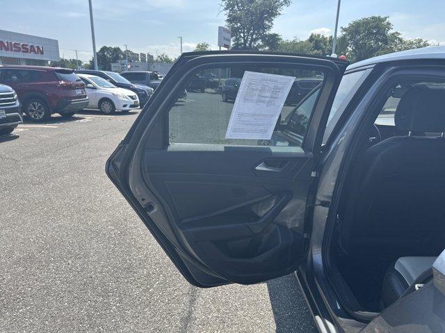 Photo of 2019 Platinum Gray Metallic Volkswagen Jetta