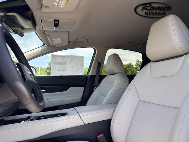 Photo of 2025 Black Nissan Murano