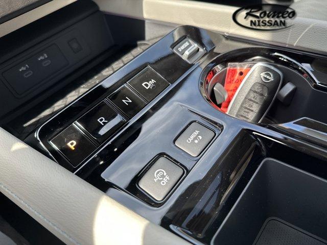 Photo of 2025 Champagne Silve Nissan Murano