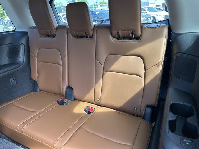Photo of 2025 Everest White P Nissan Pathfinder