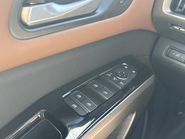 Photo of 2025 Everest White P Nissan Pathfinder